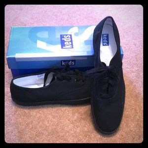 KEDS Black canvas tennis shoes-brand new